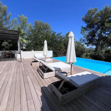 Superbe Et Spacieuse Villa Dans Un Ecrin De Verdure Vila